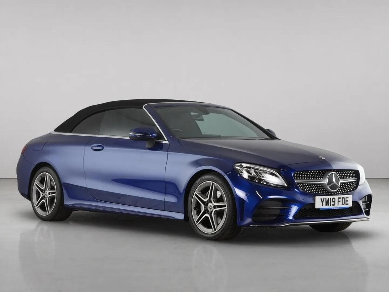 Mercedes-Benz C Class thumbnail Front Right
