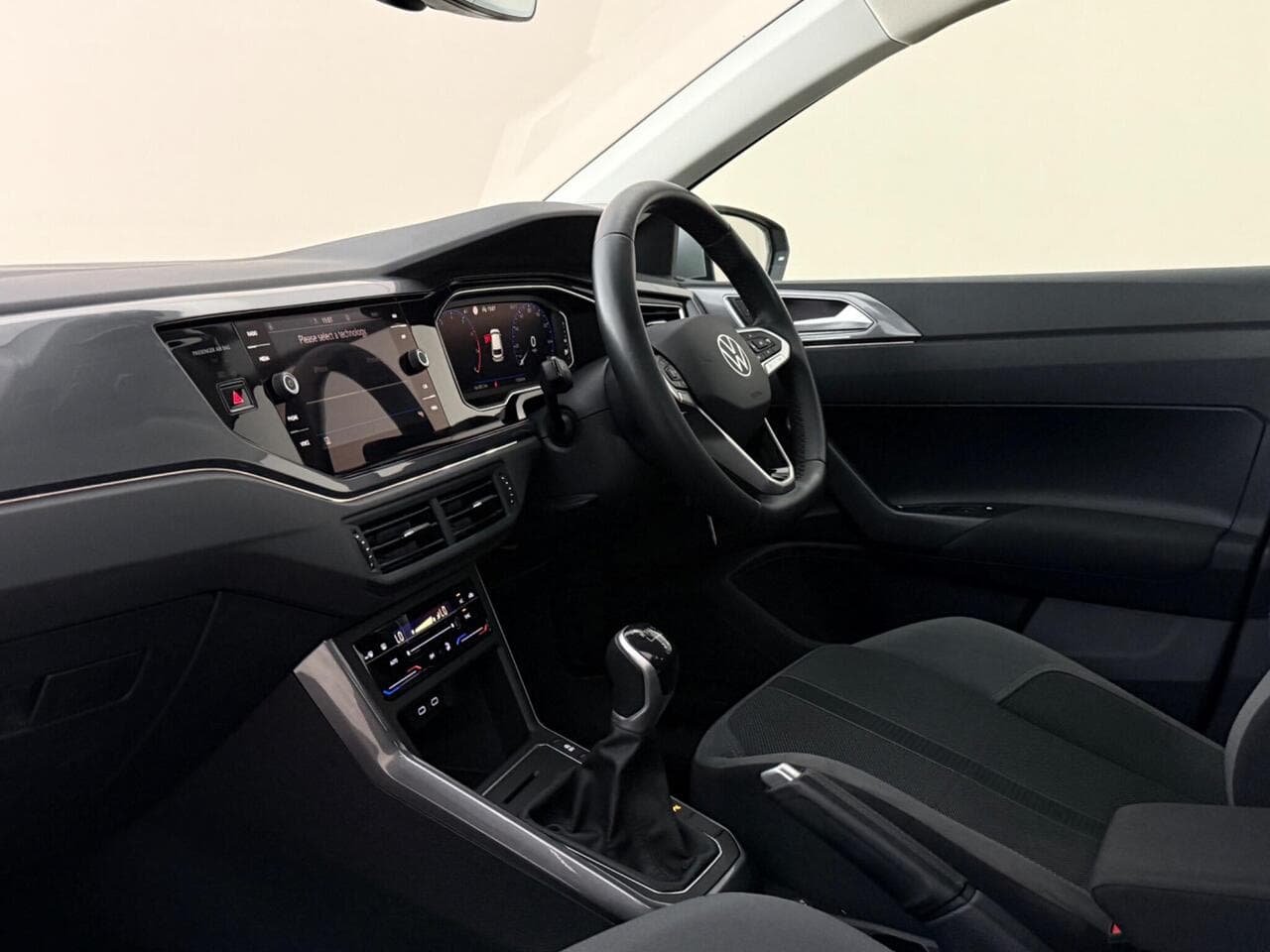 Volkswagen Polo thumbnail Interior Front