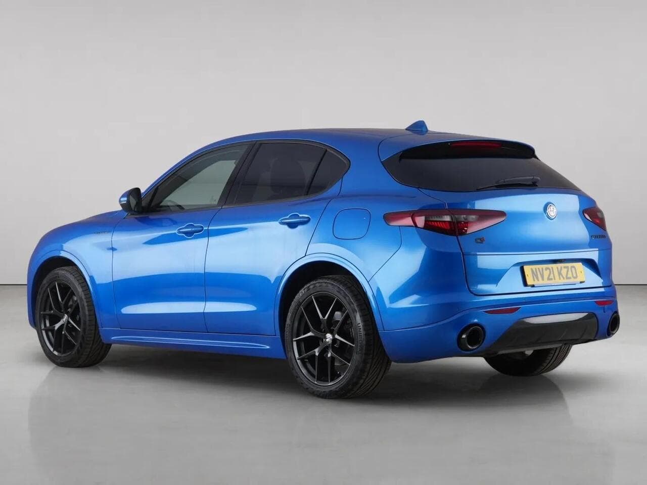 Alfa Romeo Stelvio thumbnail Rear Left