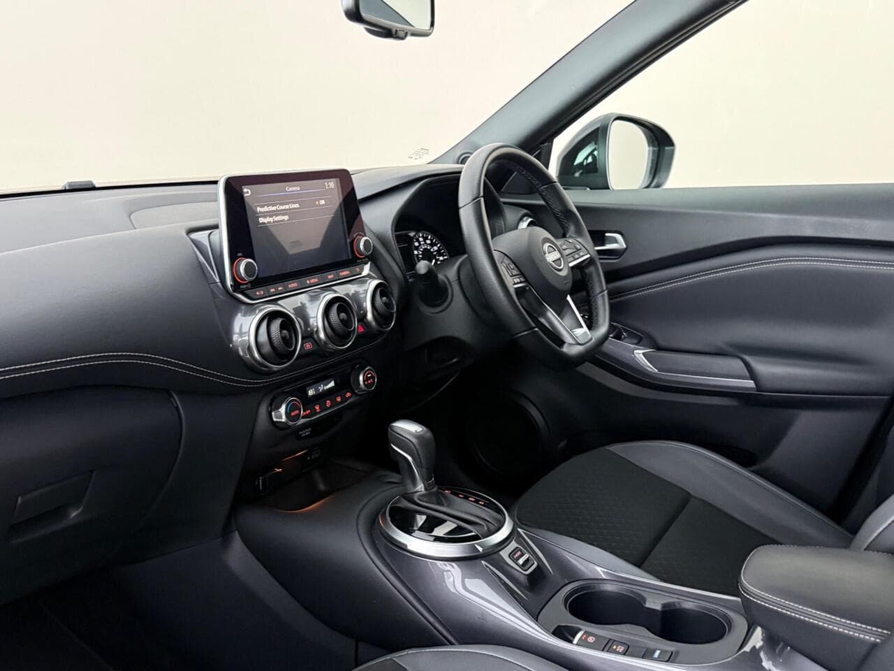 Nissan Juke thumbnail Interior Front