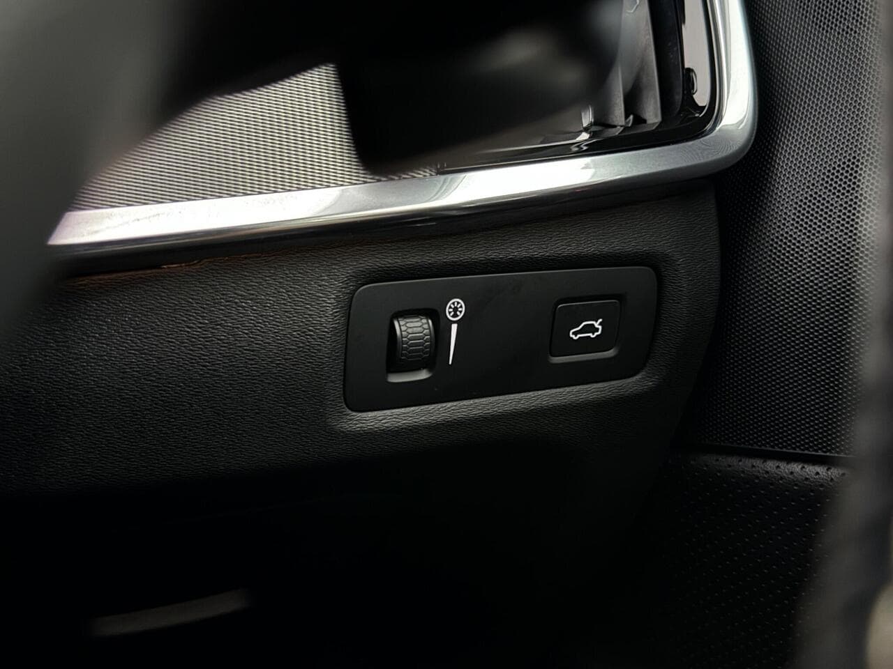 Volvo S90 thumbnail Misc Controls