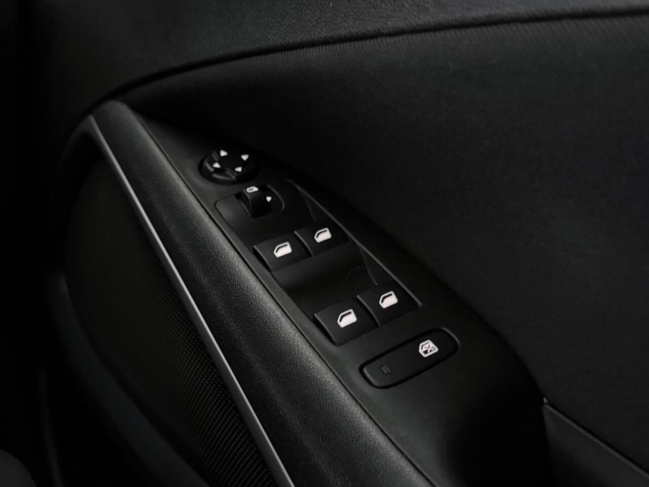 Vauxhall Crossland X thumbnail Misc Controls