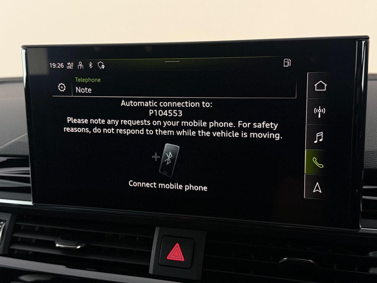 Audi A4 Avant thumbnail Infotainment System