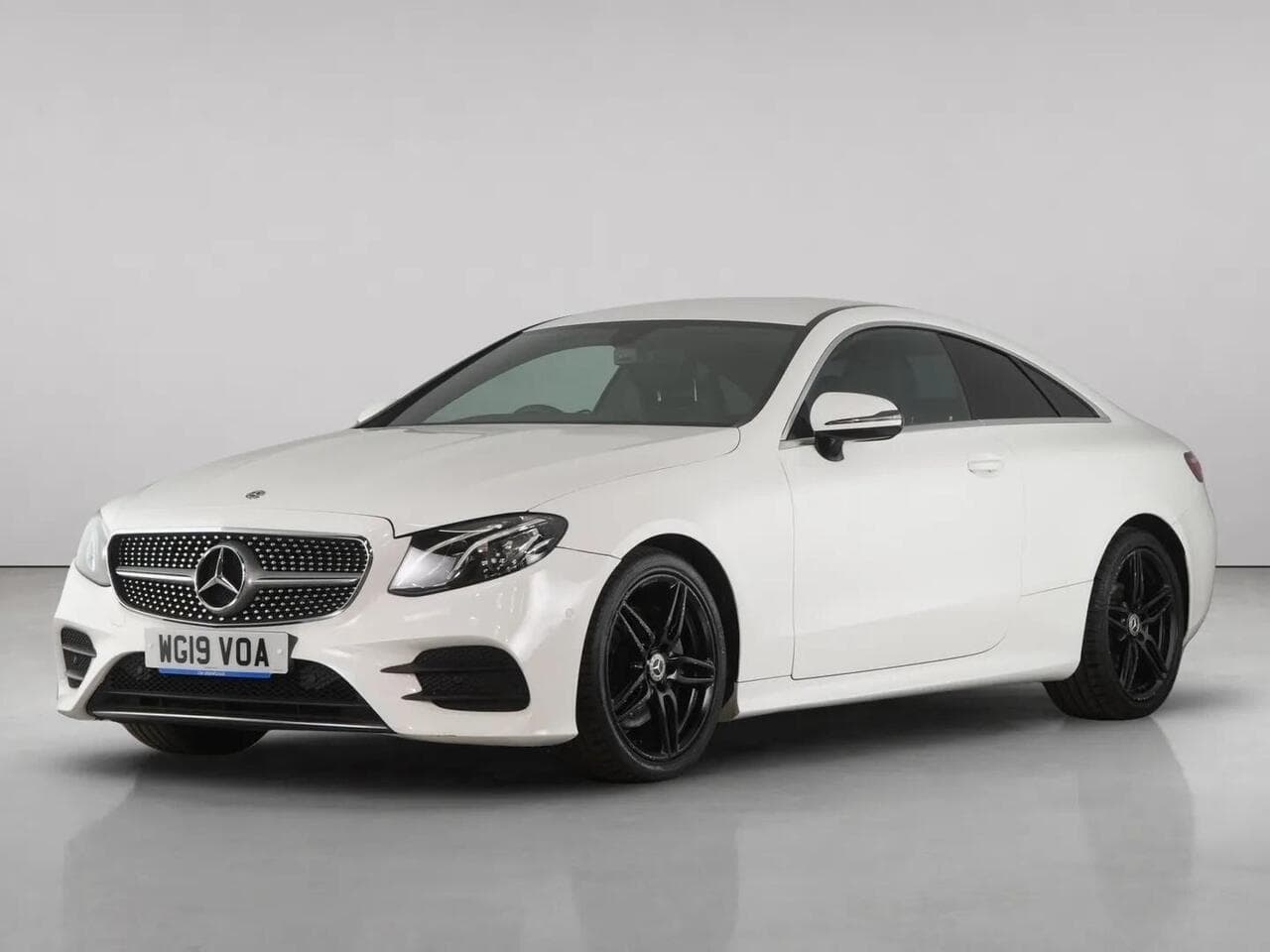Mercedes-Benz E Class thumbnail Front Left