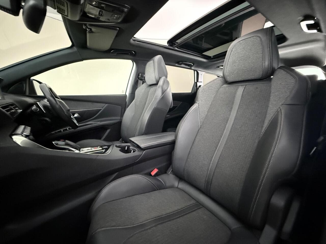 Peugeot 5008 thumbnail Seat Front Passenger