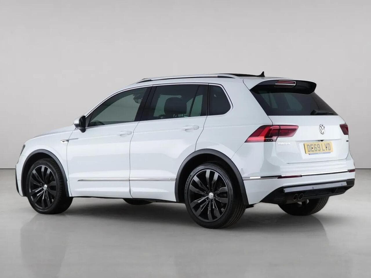 Volkswagen Tiguan thumbnail Rear Left