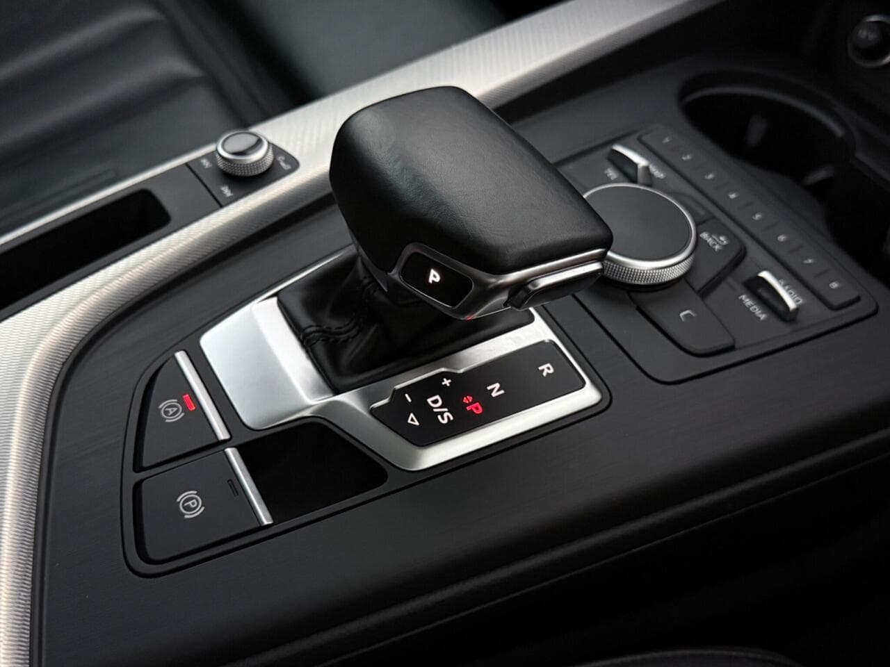 Audi A4 Avant thumbnail Interior Front