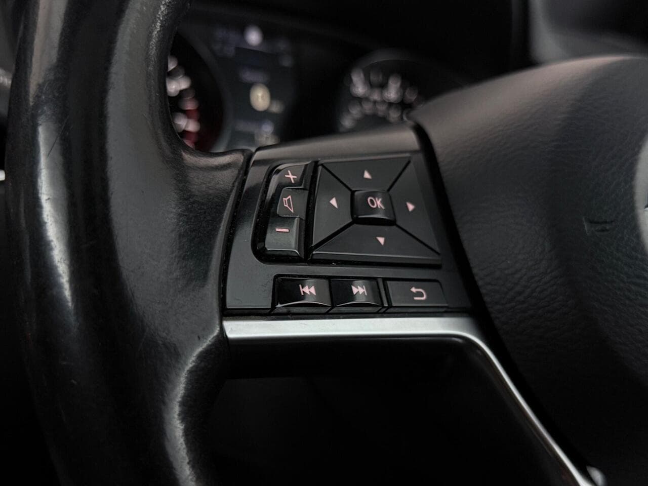 Nissan Qashqai thumbnail Misc Controls