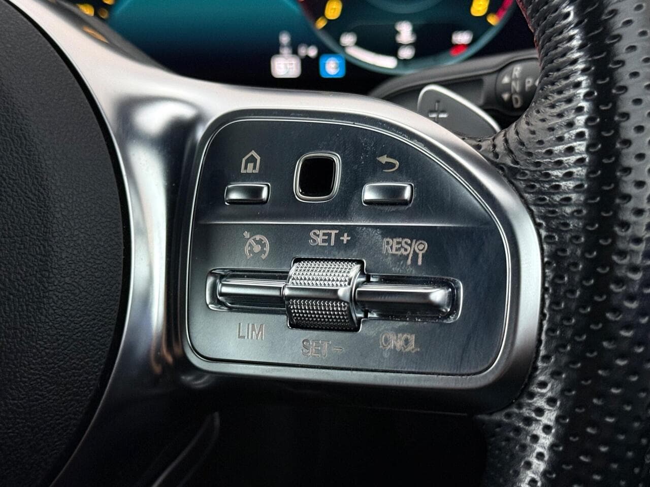 Mercedes-Benz CLA thumbnail Misc Controls