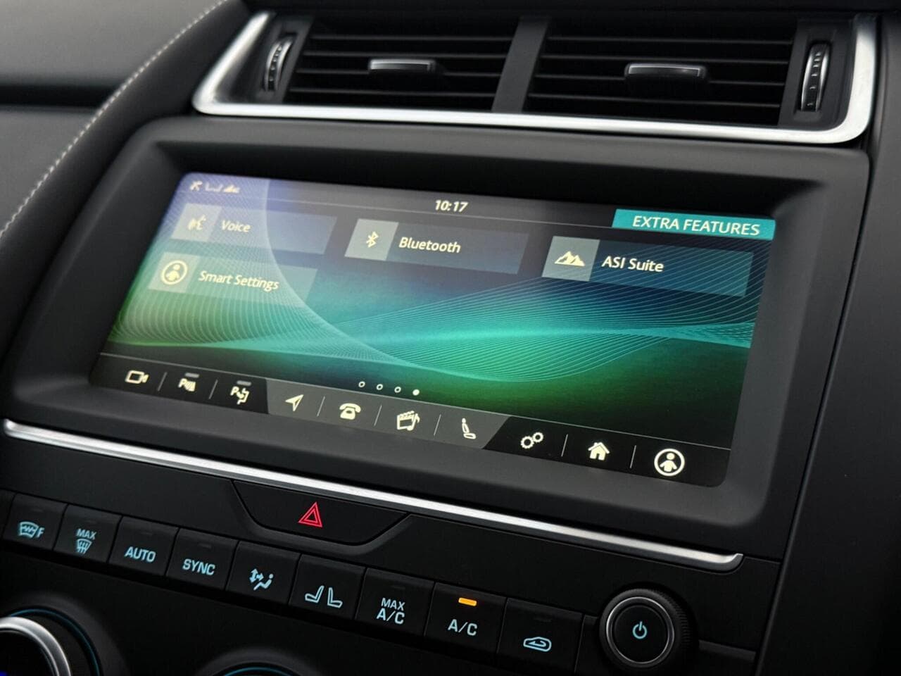 Jaguar E-PACE thumbnail Infotainment System