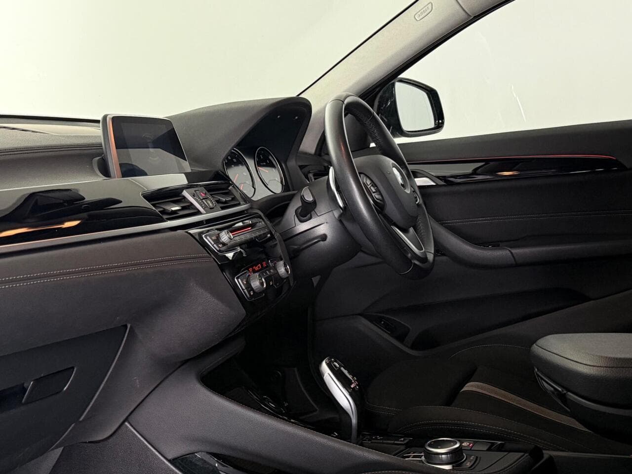 BMW X2 thumbnail Interior Front