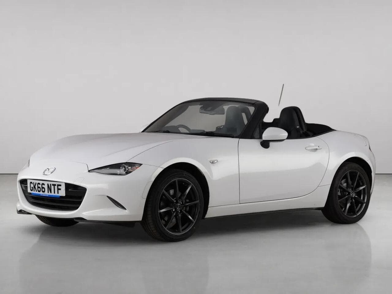 Mazda MX-5 thumbnail Front Left