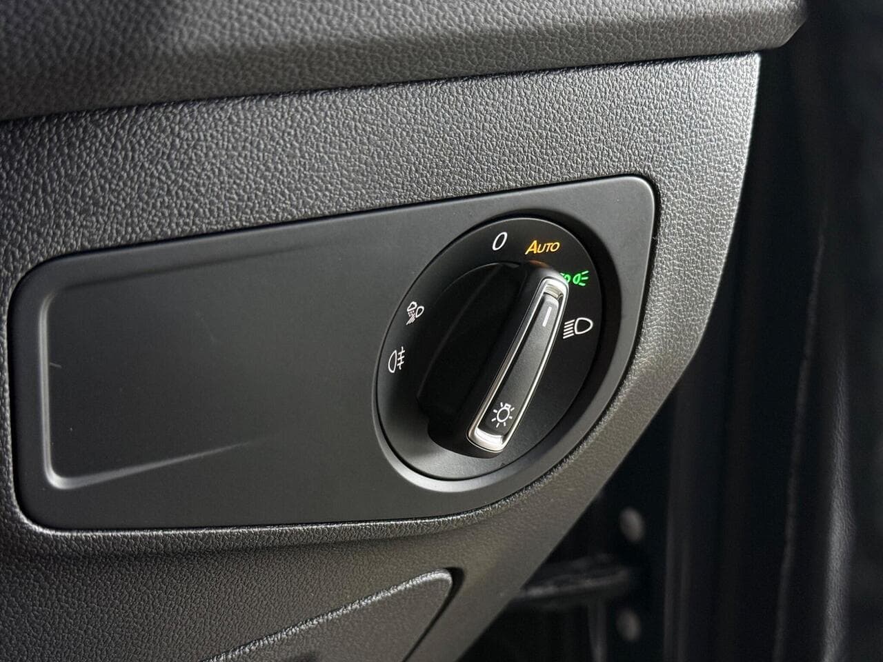 Volkswagen Tiguan thumbnail Misc Controls