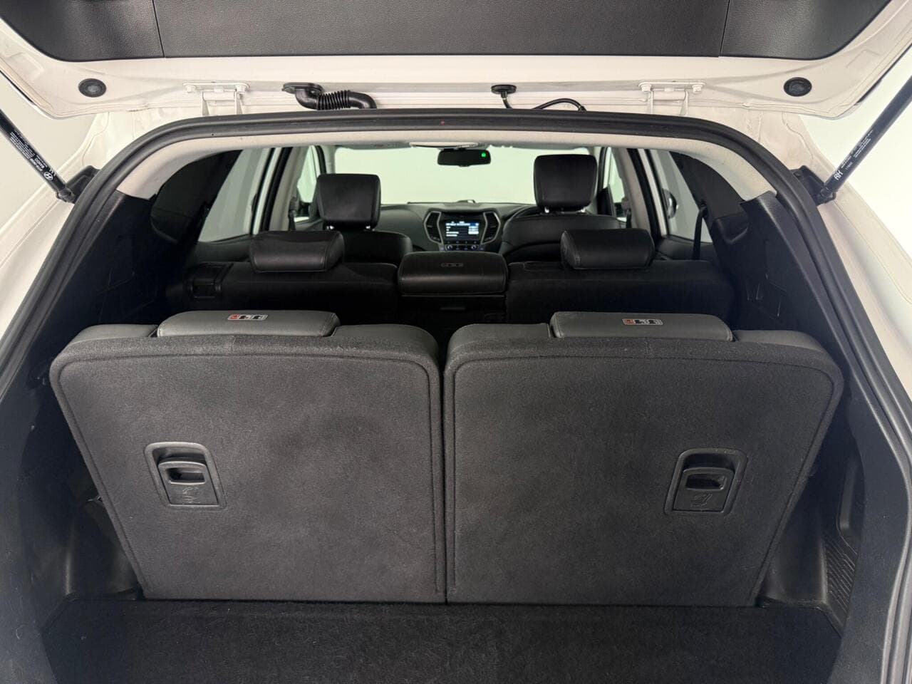 Hyundai Santa Fe thumbnail Boot