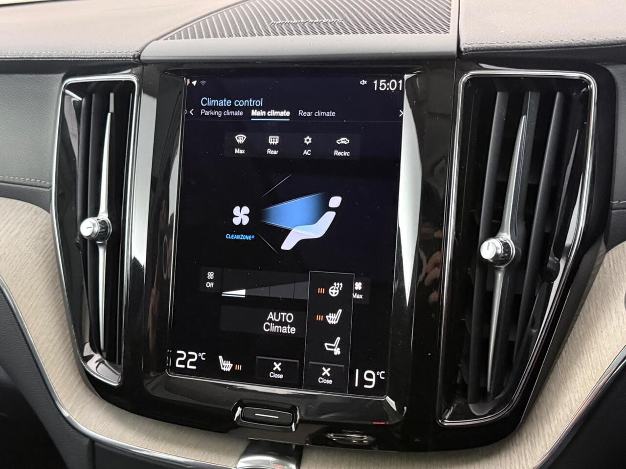 Volvo XC60 thumbnail Infotainment System