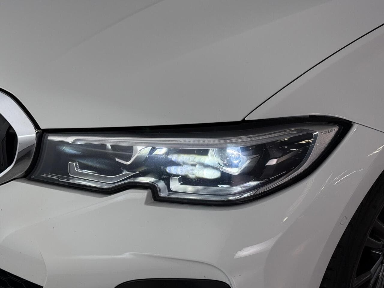 BMW 3 Series thumbnail Lights Front