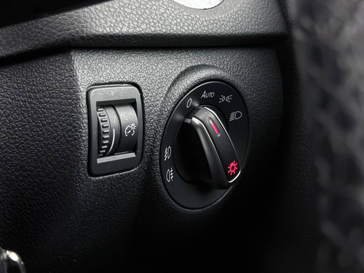 Volkswagen Tiguan thumbnail Misc Controls