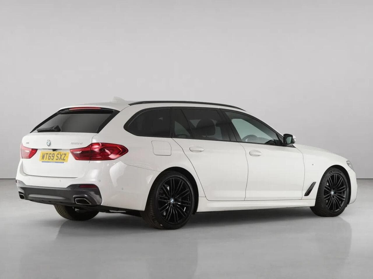 BMW 5 Series thumbnail Rear Right