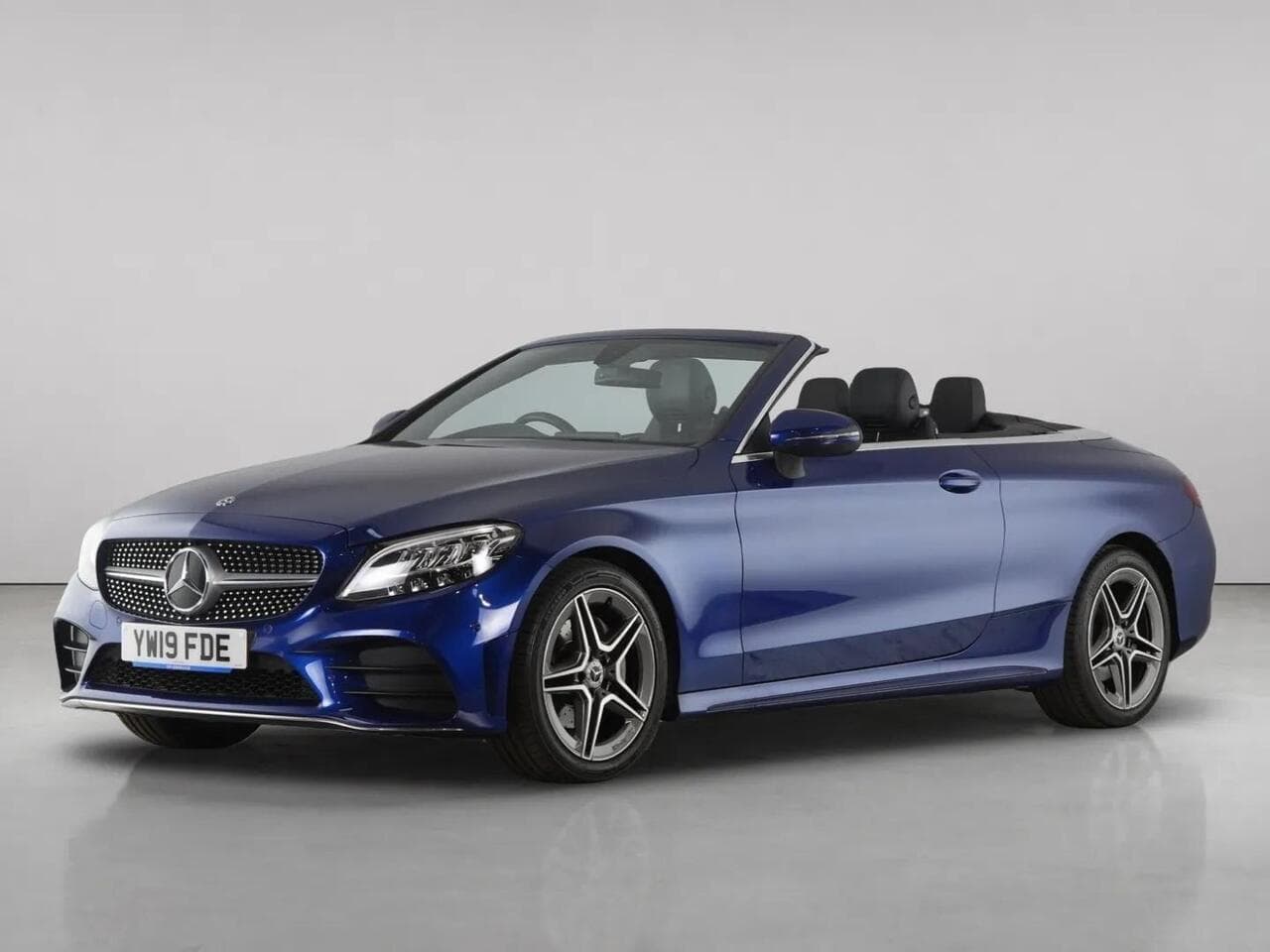 Mercedes-Benz C Class thumbnail Front Left