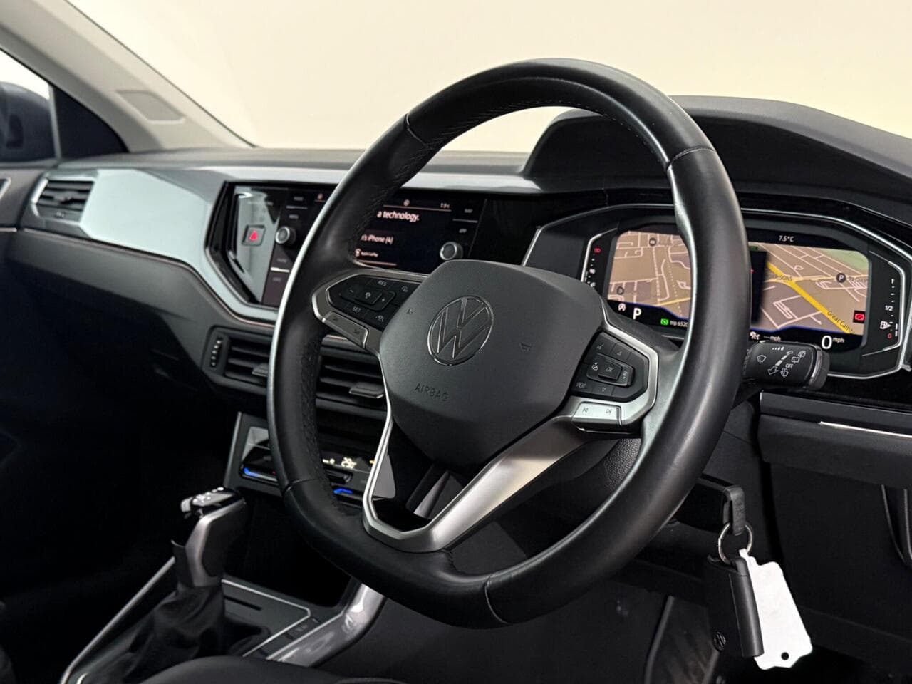 Volkswagen Taigo thumbnail Steering Wheel