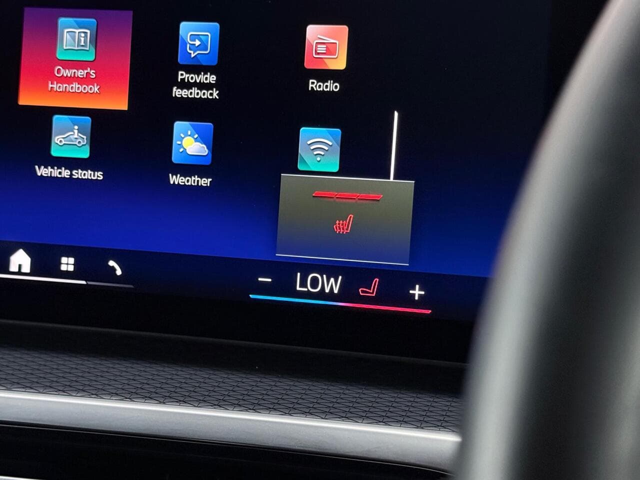 BMW i4 thumbnail Infotainment System