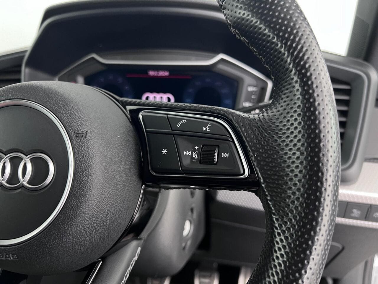 Audi A1 thumbnail Misc Controls