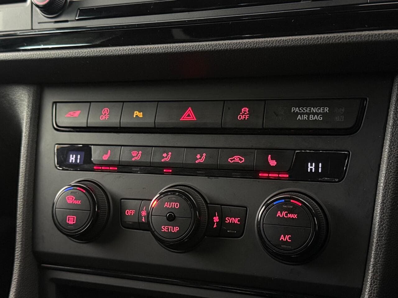 SEAT Leon thumbnail Interior Front