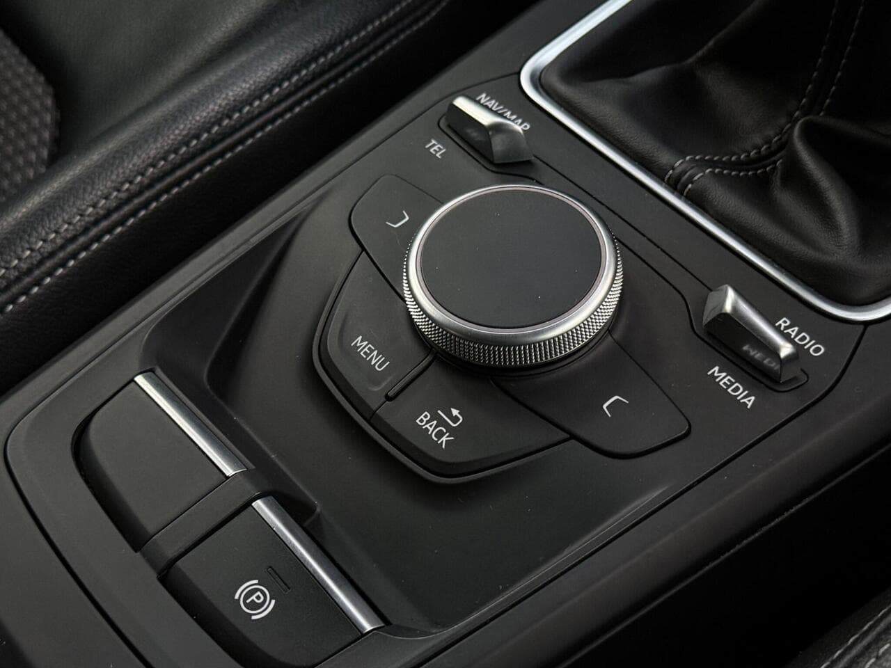 Audi Q2 thumbnail Misc Controls