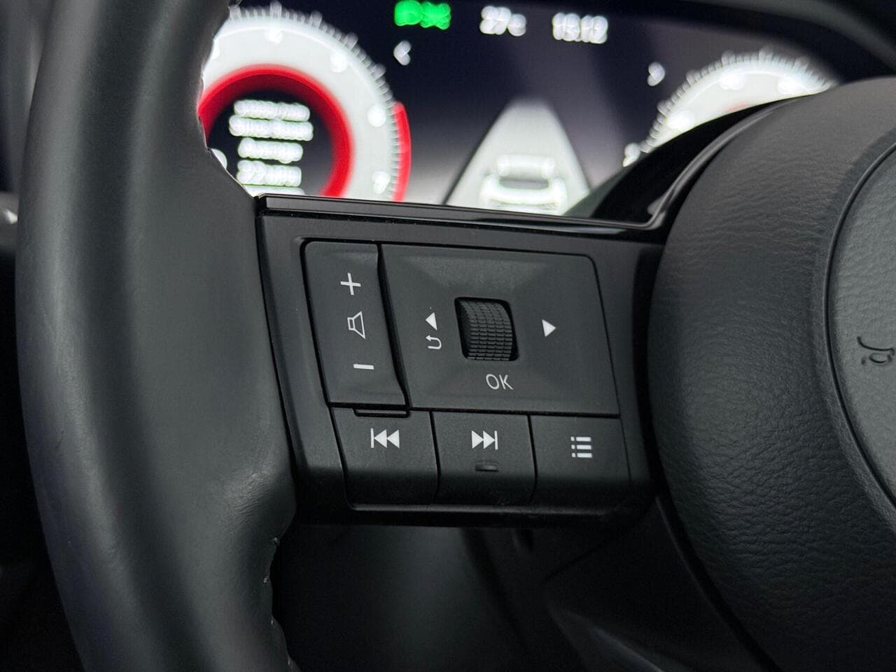 Nissan Qashqai thumbnail Misc Controls