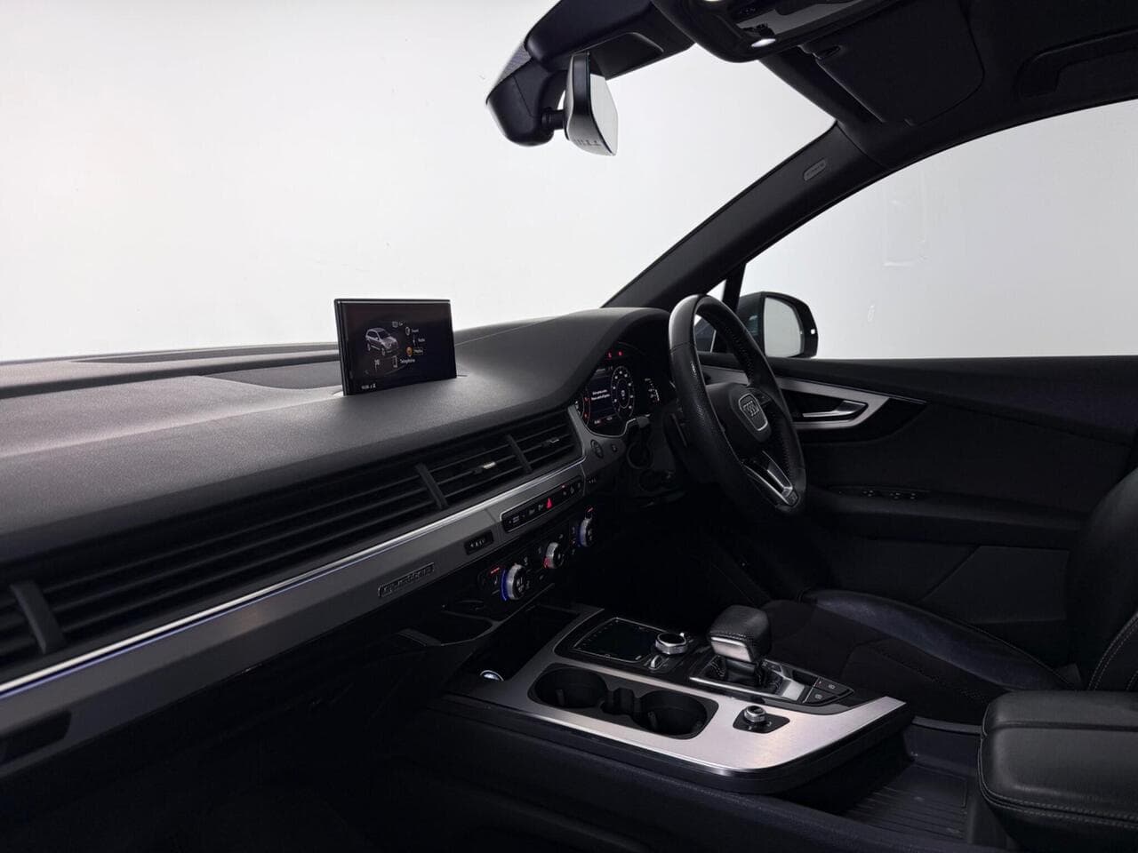 Audi Q7 thumbnail Interior Front