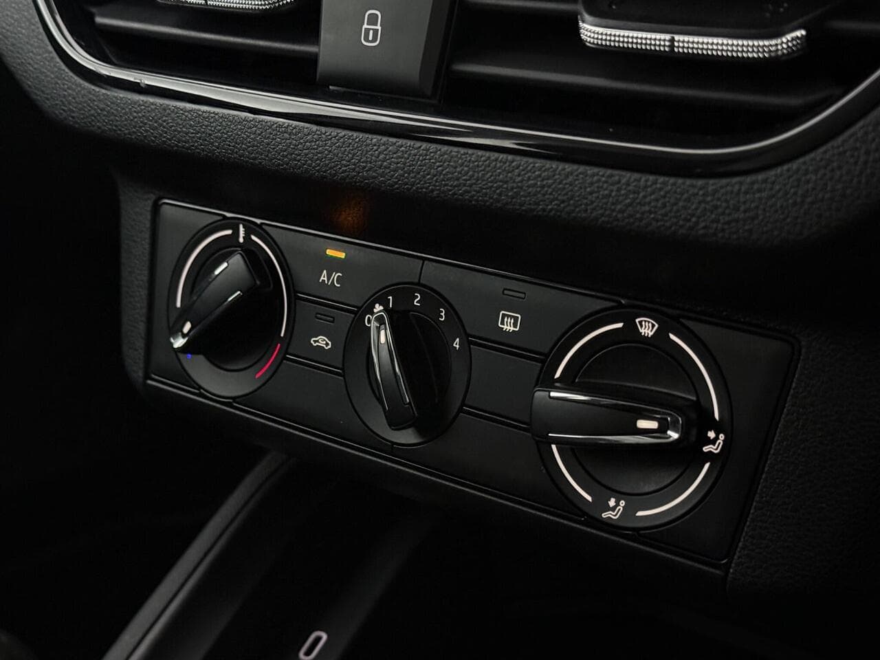 Skoda Kamiq thumbnail Misc Controls