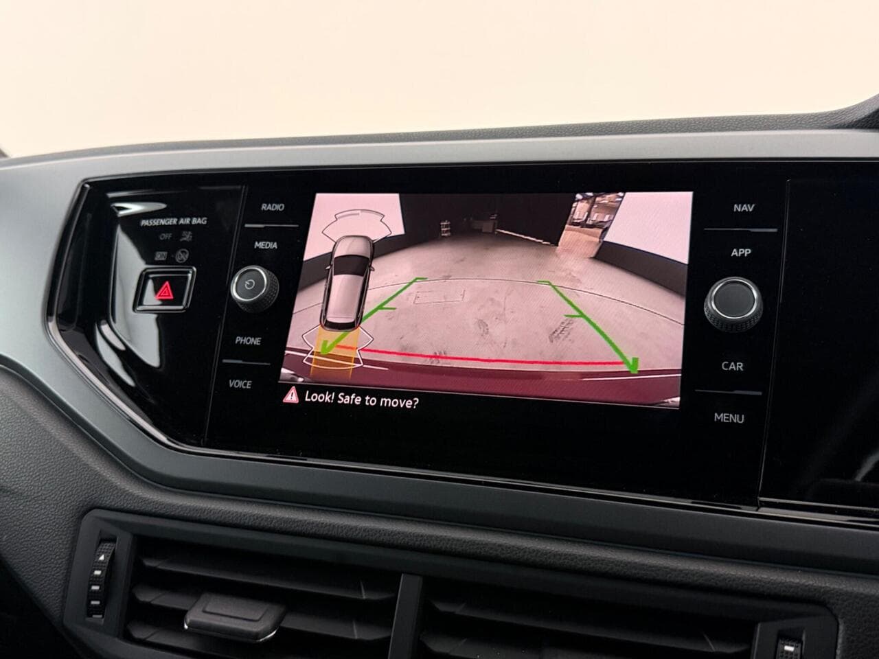 Volkswagen Polo thumbnail Infotainment System