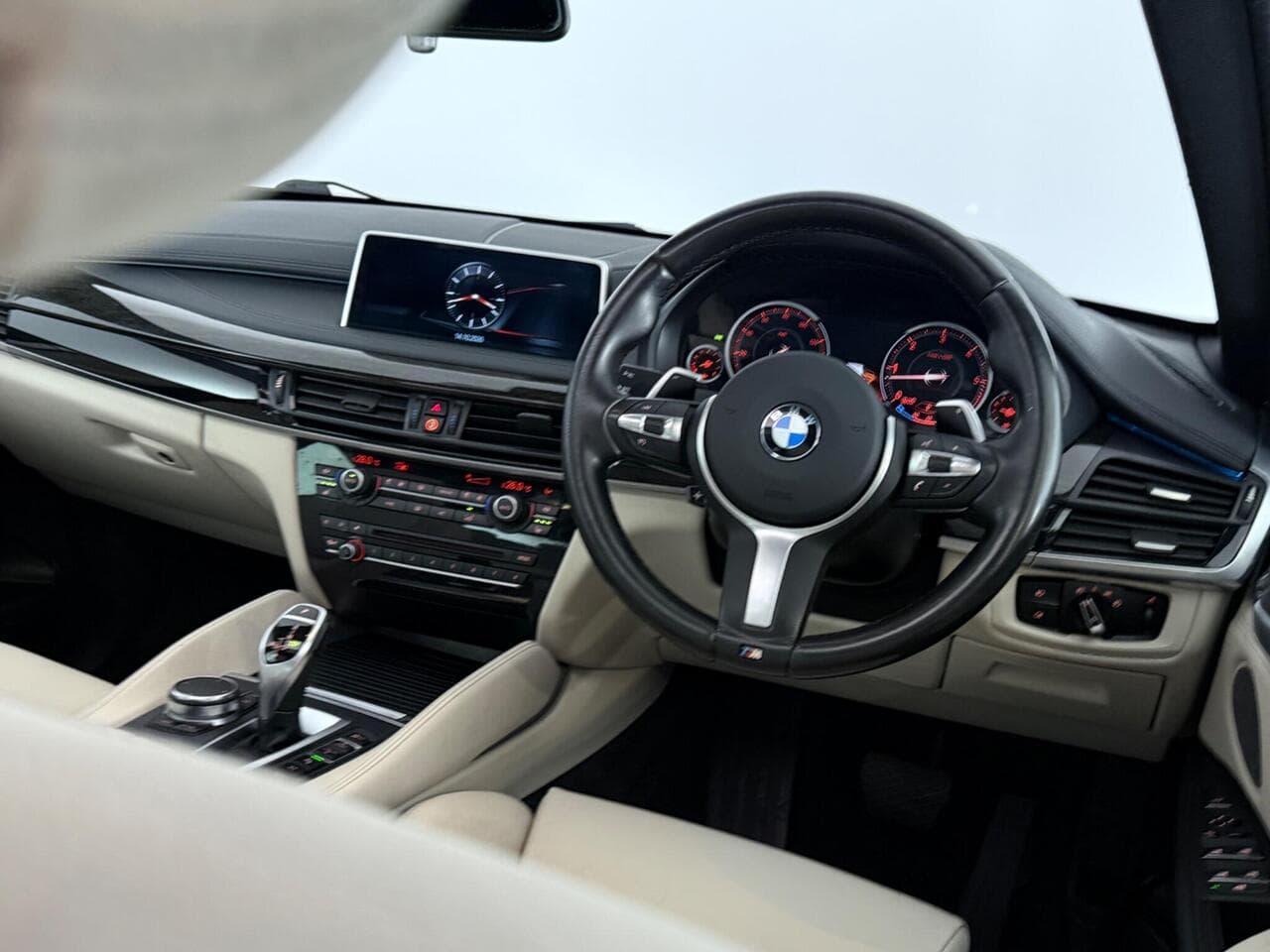 BMW X6 thumbnail Interior Front