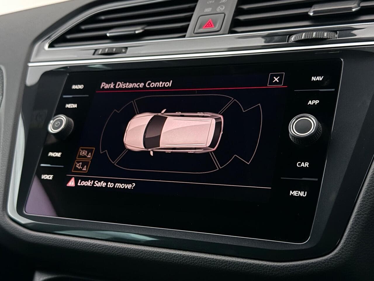 Volkswagen Tiguan thumbnail Infotainment System