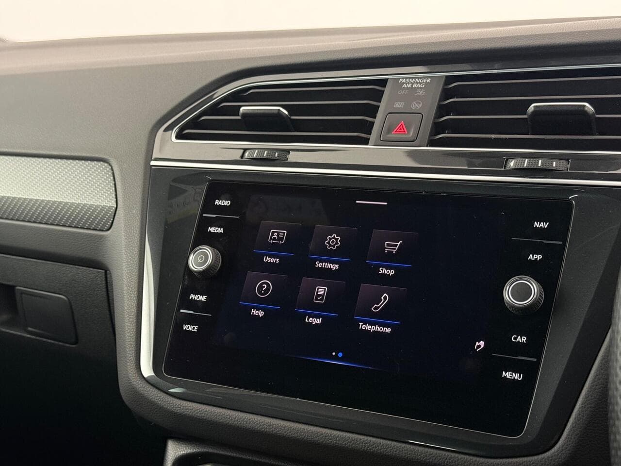 Volkswagen Tiguan thumbnail Infotainment System