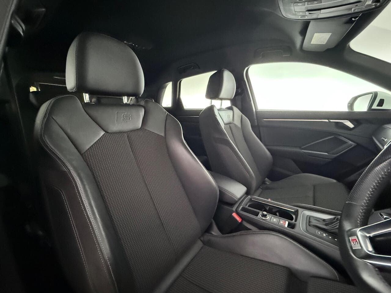 Audi Q3 thumbnail Seat Driver
