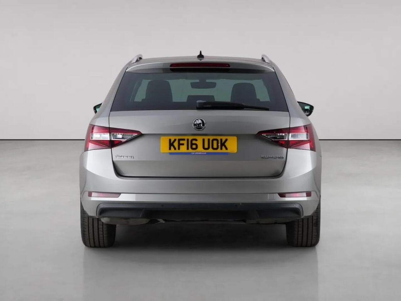 Skoda Superb thumbnail Rear