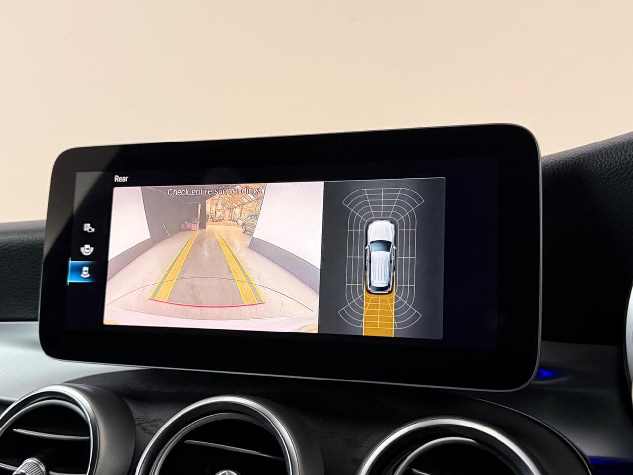 Mercedes-Benz GLC thumbnail Infotainment System