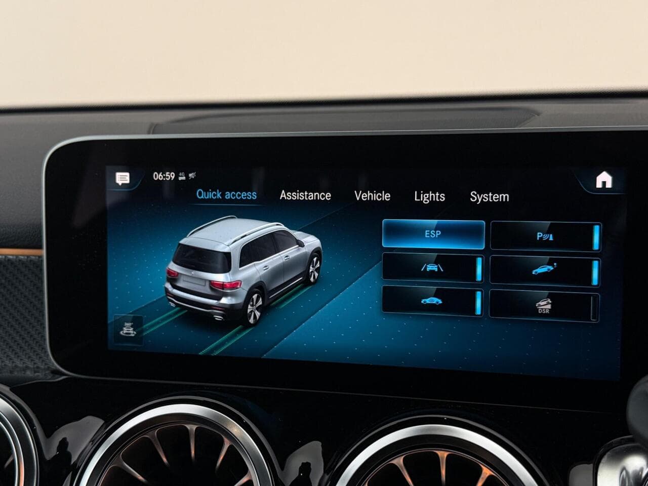 Mercedes-Benz GLB thumbnail Infotainment System