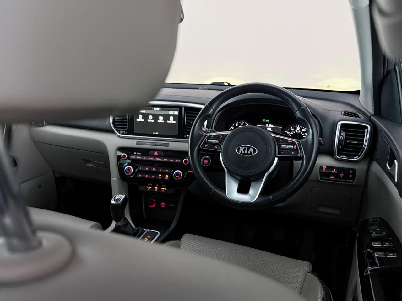 Kia Sportage thumbnail Interior Front