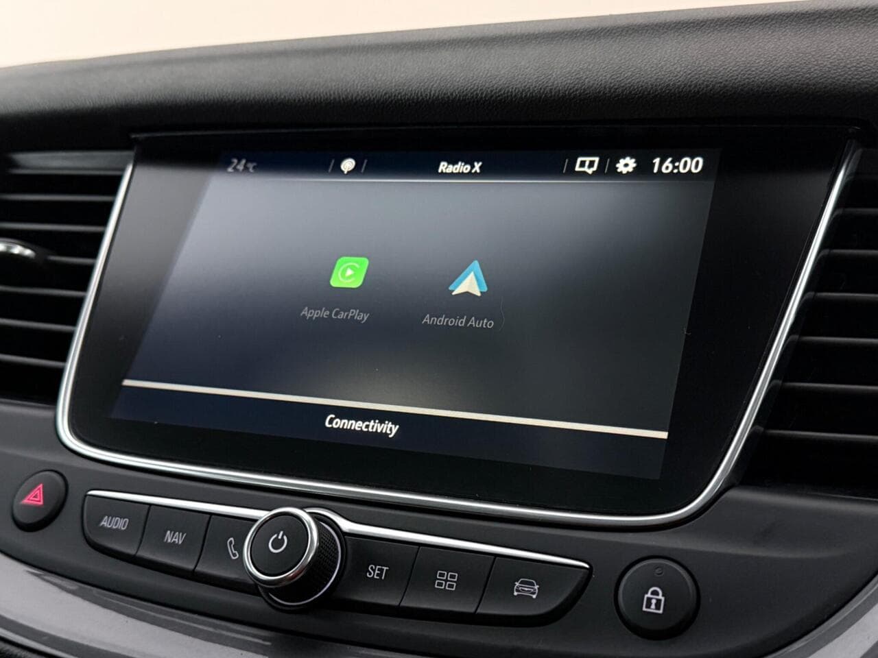 Vauxhall Grandland X thumbnail Infotainment System