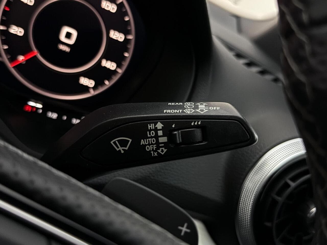 Audi Q2 thumbnail Misc Controls