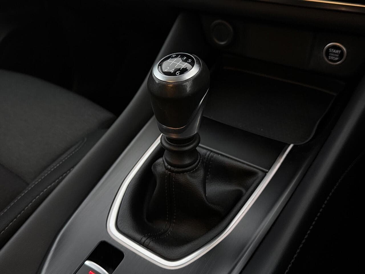 Nissan Qashqai thumbnail Interior Front