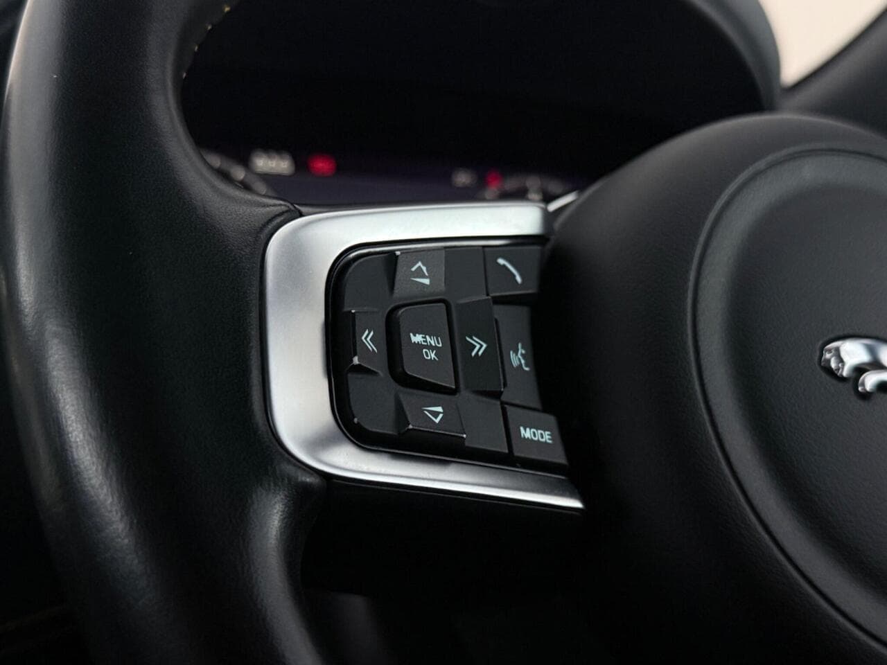 Jaguar F-PACE thumbnail Misc Controls