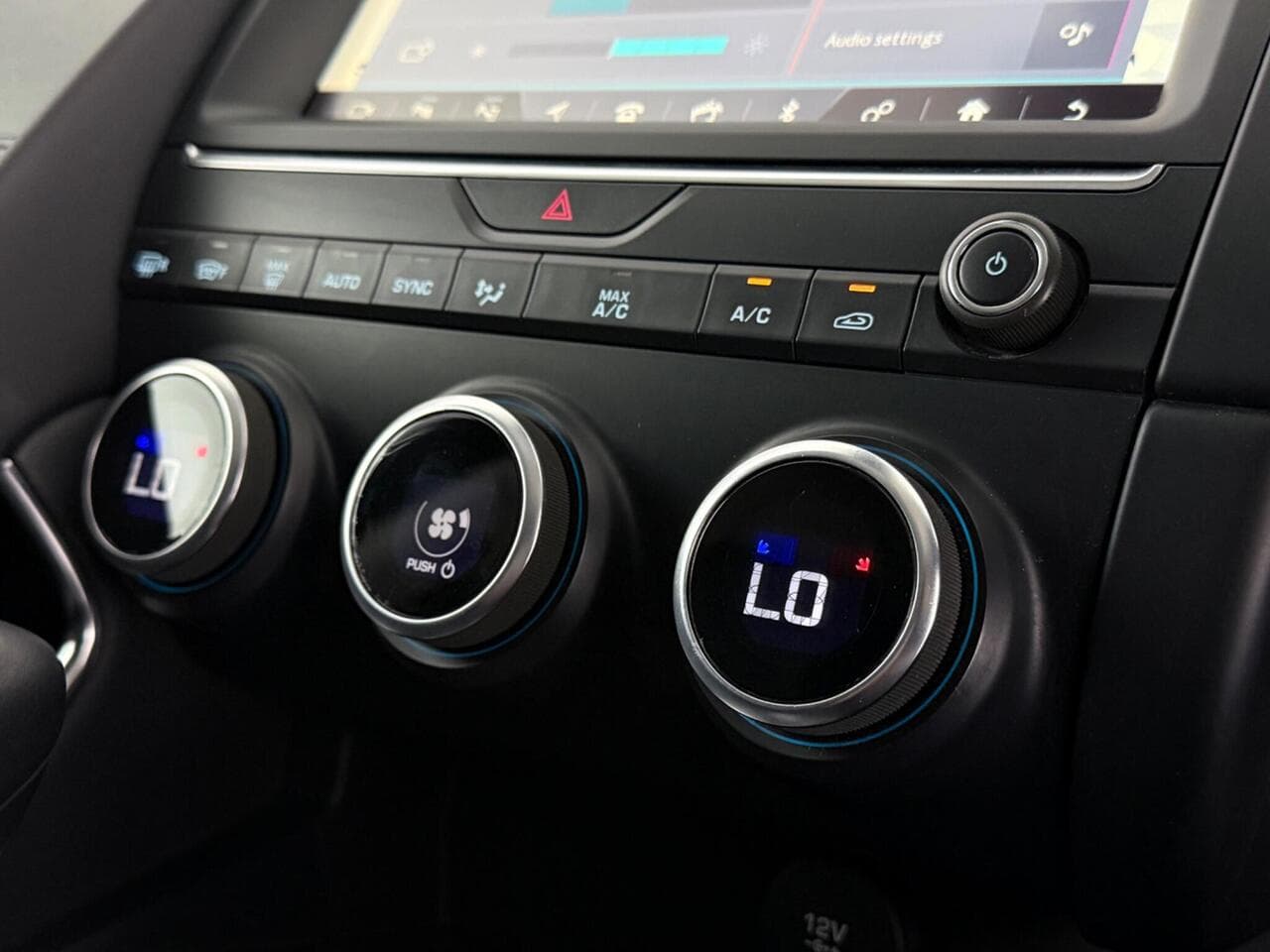 Jaguar E-PACE thumbnail Infotainment System
