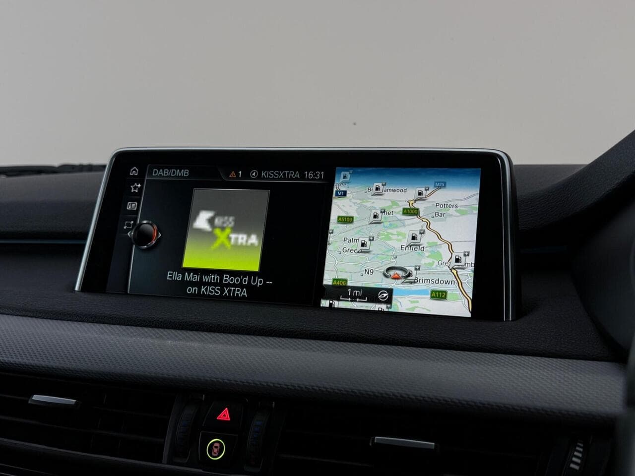 BMW X5 thumbnail Infotainment System