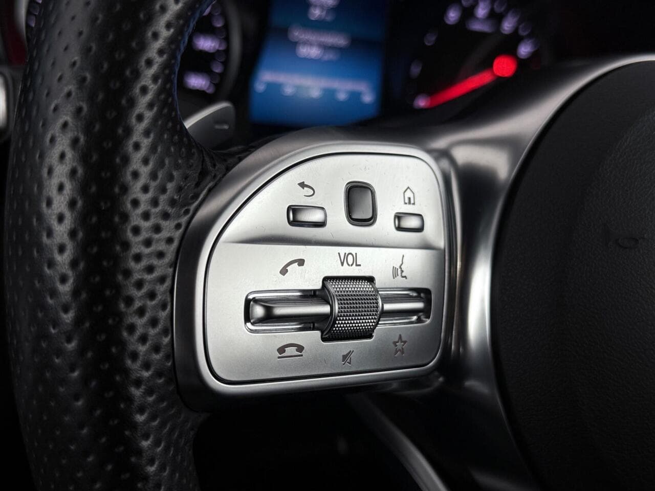 Mercedes-Benz C Class thumbnail Misc Controls