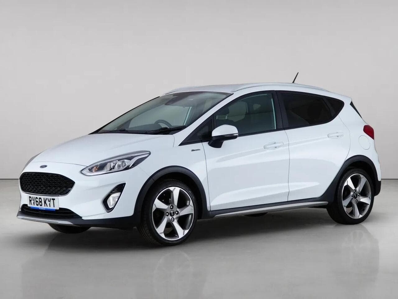 Ford Fiesta thumbnail Front Left