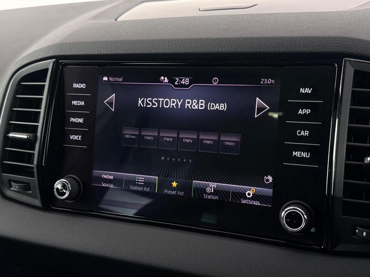 Skoda Karoq thumbnail Infotainment System