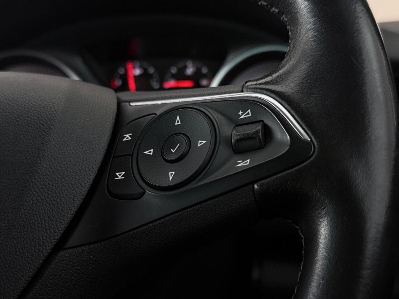 Vauxhall Insignia thumbnail Misc Controls